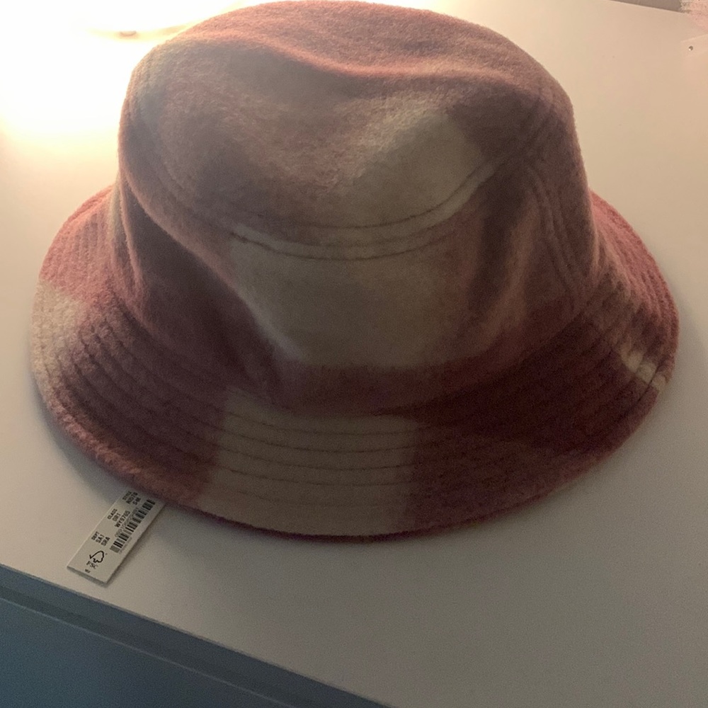 Women’s bucket hat, mauve and white , brand new with tag,